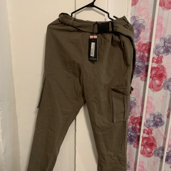 Pretty little thing cargo pants - Picture 2 of 4